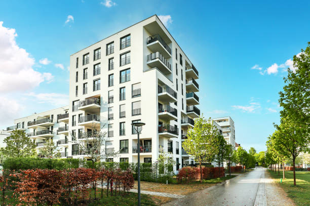 paysage urbain d’un quartier résidentiel avec des immeubles d’appartements modernes, nouveau paysage urbain vert dans la ville - batiment résidentiel photos et images de collection